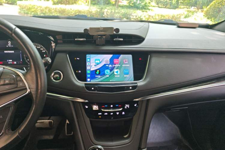 Used Cadillac XT5 2022 2.0T Four-Wheel Drive Luxury Version Audio And AC Panel