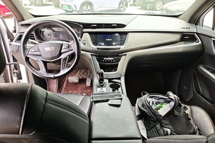 Used Cadillac XT5 2022 2.0T Two-Wheel Drive Luxury Version Center Console