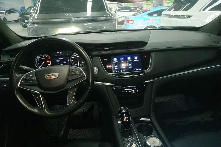 Used Cadillac XT5 2022 2.0T Two-Wheel Drive Luxury Version Center Console