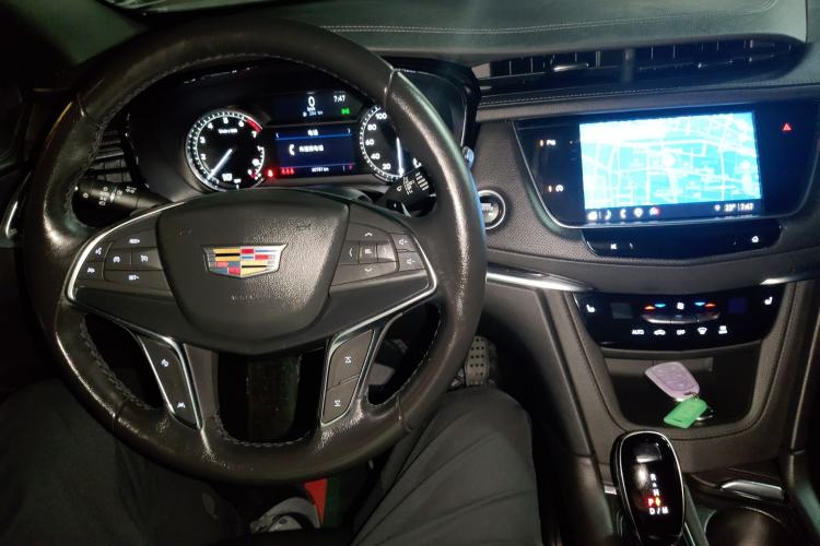 Used Cadillac XT5 2022 2.0T Two-Wheel Drive Luxury Version Center Console