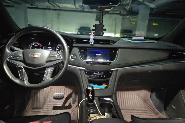 Used Cadillac XT5 2022 2.0T Two-Wheel Drive Luxury Version Center Console