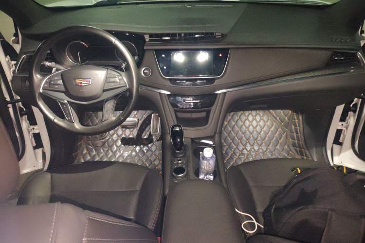 Used Cadillac XT5 2022 2.0T Four-Wheel Drive Luxury Version (Hummingbird Edition) Center Console