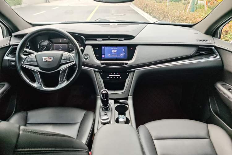Used Cadillac XT5 2022 2.0T Two-Wheel Drive Luxury Version Center Console
