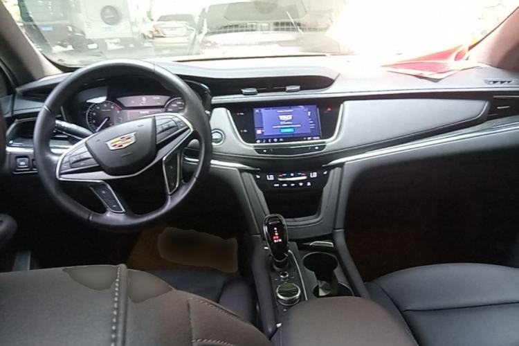 Used Cadillac XT5 2022 2.0T Two-Wheel Drive Luxury Version Center Console