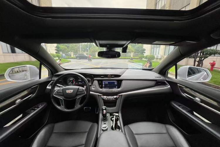Used Cadillac XT5 2022 2.0T Four-Wheel Drive Premium Edition Center Console