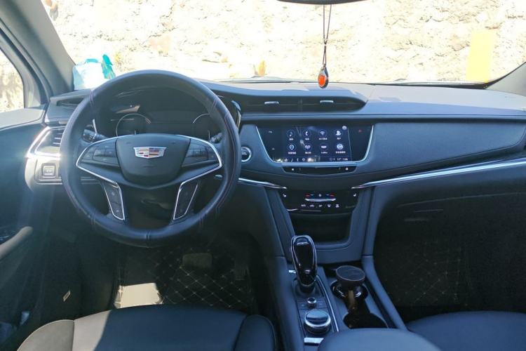 Used Cadillac XT5 2022 2.0T Two-Wheel Drive Luxury Version Center Console