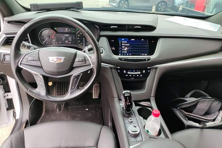 Used Cadillac XT5 2022 2.0T Four-Wheel Drive Luxury Version (Hummingbird Edition) Center Console