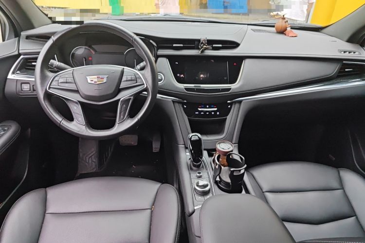 Used Cadillac XT5 2022 2.0T Two-Wheel Drive Luxury Version Center Console