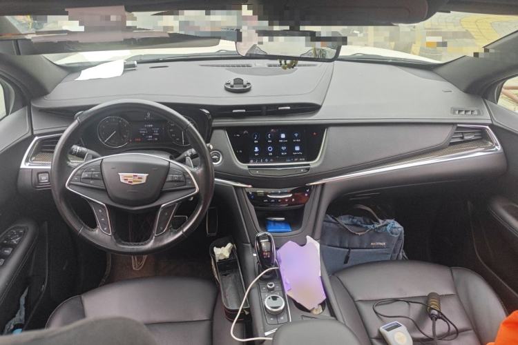 Used Cadillac XT5 2022 2.0T Four-Wheel Drive Premium Edition Center Console