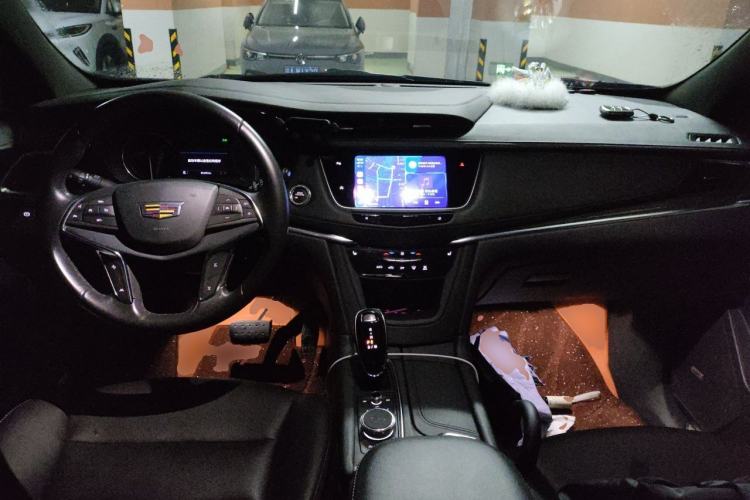 Used Cadillac XT5 2022 2.0T Two-Wheel Drive Luxury Version Center Console