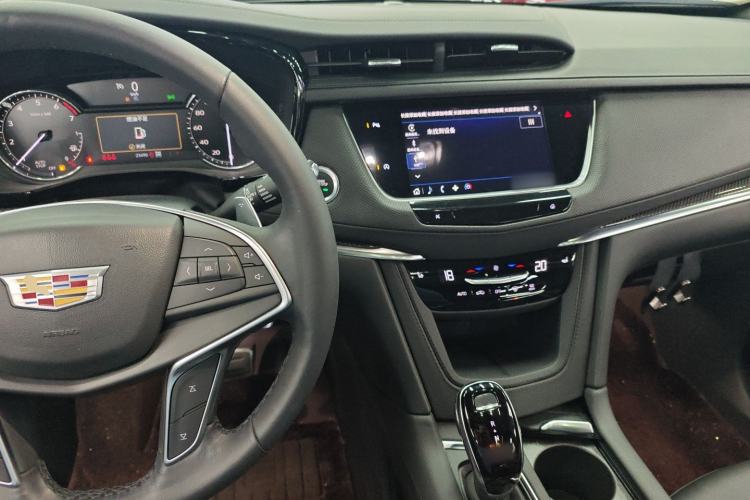 Used Cadillac XT5 2022 2.0T Four-Wheel Drive Luxury Version (Hummingbird Edition) Center Console
