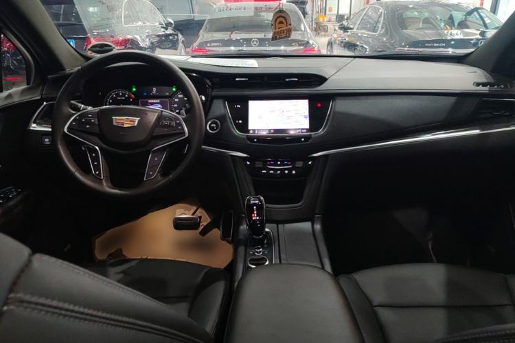 Used Cadillac XT5 2022 2.0T Four-Wheel Drive Luxury Version (Hummingbird Edition) Center Console