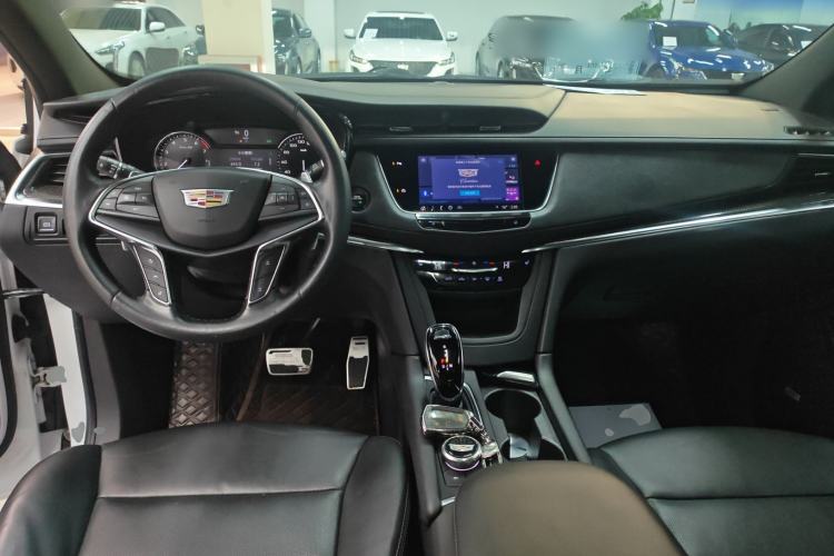 Used Cadillac XT5 2022 2.0T Four-Wheel Drive Luxury Version (Hummingbird Edition) Center Console
