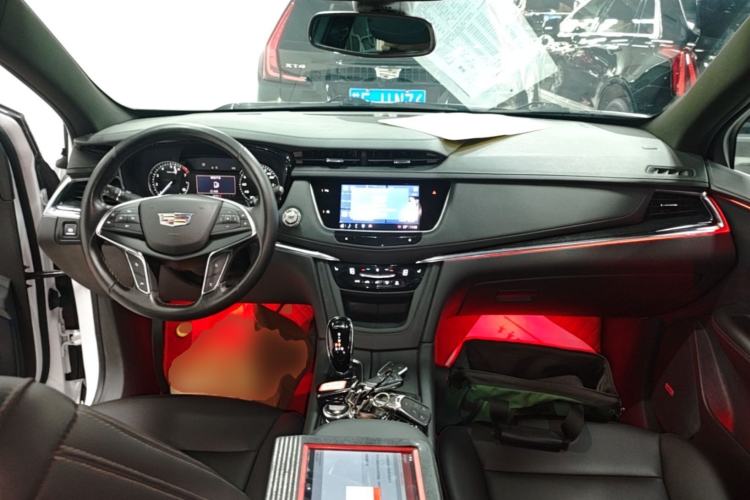 Used Cadillac XT5 2022 2.0T Two-Wheel Drive Luxury Version Center Console