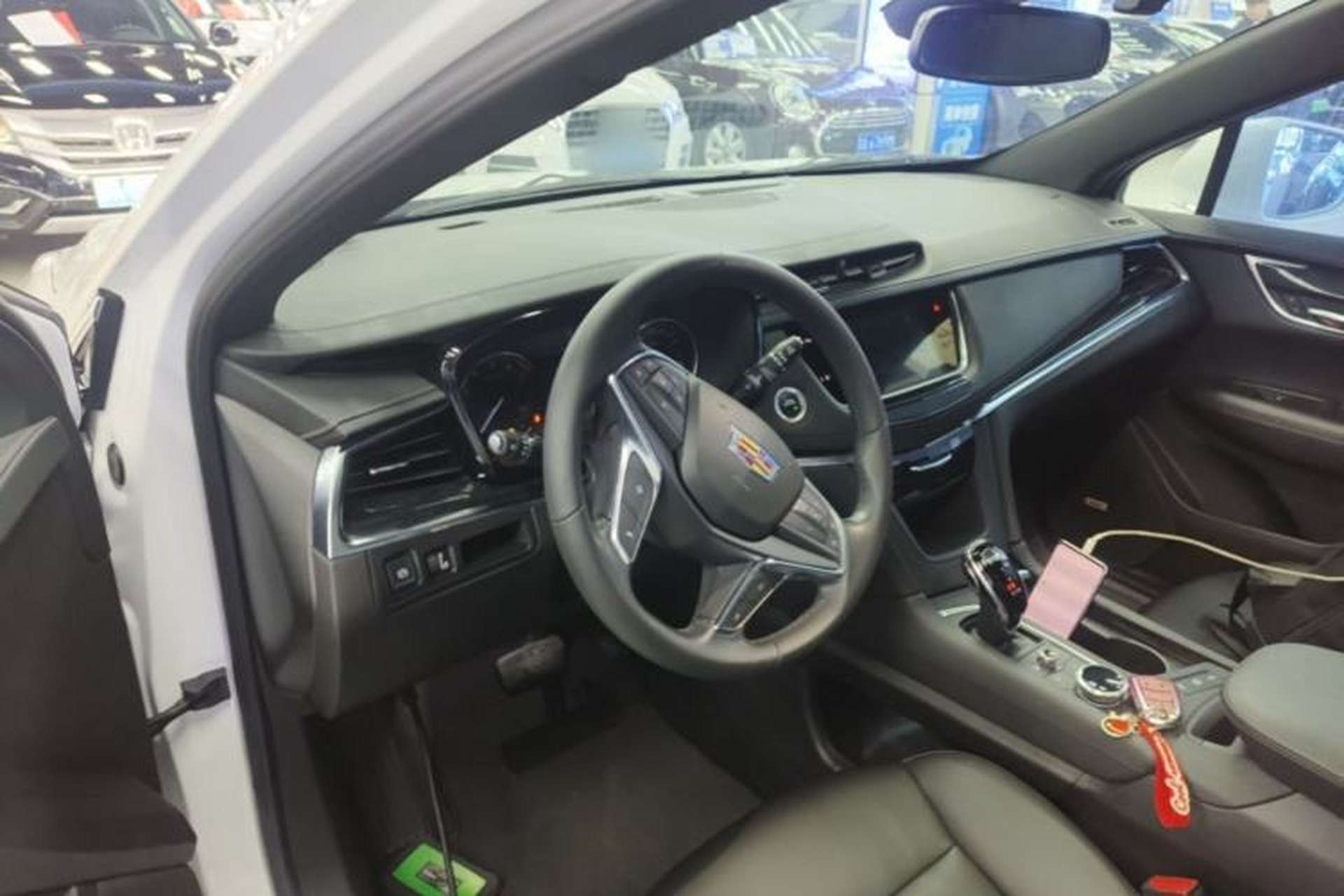 Used Cadillac XT5 2022 2.0T Two-Wheel Drive Luxury Version Center Console