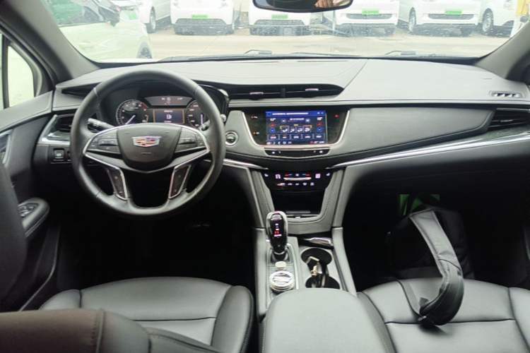 Used Cadillac XT5 2022 2.0T Two-Wheel Drive Luxury Version Center Console