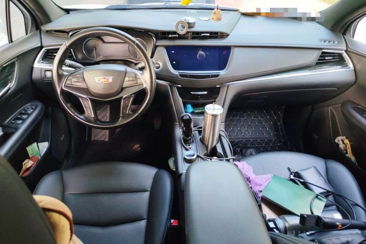 Used Cadillac XT5 2022 2.0T Two-Wheel Drive Luxury Version Center Console