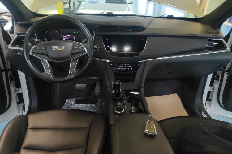 Used Cadillac XT5 2022 2.0T Two-Wheel Drive Luxury Version Center Console