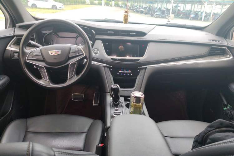 Used Cadillac XT5 2022 2.0T Four-Wheel Drive Premium Edition Center Console