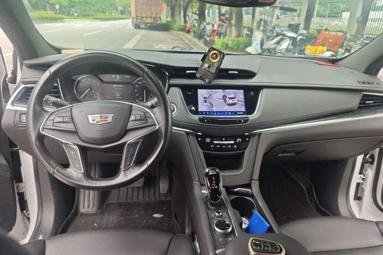 Used Cadillac XT5 2022 2.0T Two-Wheel Drive Luxury Version Center Console