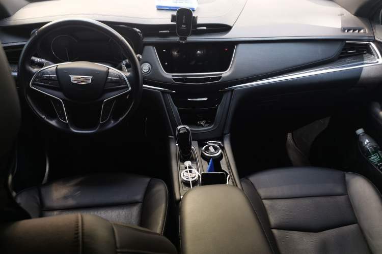 Used Cadillac XT5 2022 2.0T Four-Wheel Drive Luxury Version (Hummingbird Edition) Center Console
