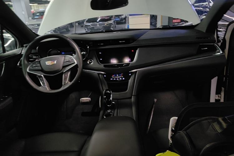 Used Cadillac XT5 2022 2.0T Four-Wheel Drive Luxury Version (Hummingbird Edition) Center Console