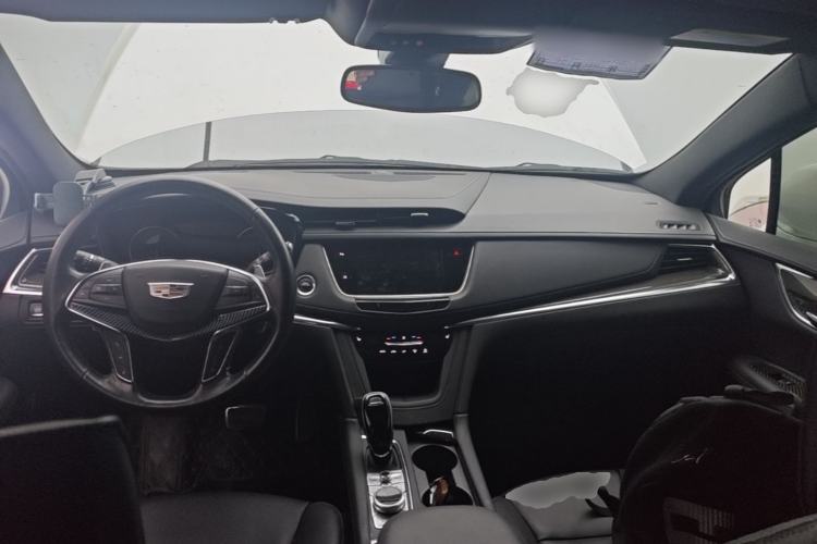 Used Cadillac XT5 2022 2.0T Four-Wheel Drive Luxury Version (Hummingbird Edition) Center Console