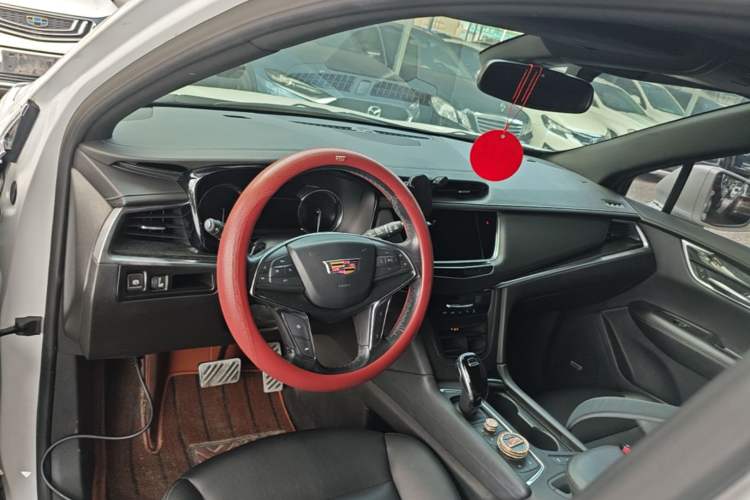 Used Cadillac XT5 2022 2.0T Two-Wheel Drive Luxury Version Center Console