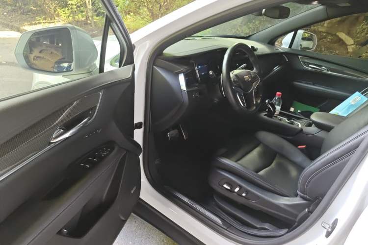 Used Cadillac XT5 2022 2.0T Four-Wheel Drive Luxury Version (Hummingbird Edition) Driver Seat