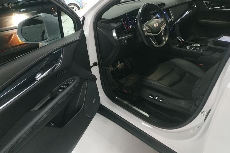 Used Cadillac XT5 2022 2.0T Two-Wheel Drive Luxury Version Driver Seat