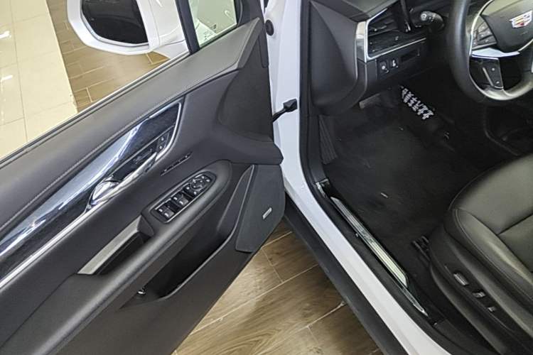 Used Cadillac XT5 2022 2.0T Two-Wheel Drive Luxury Version Driver Seat