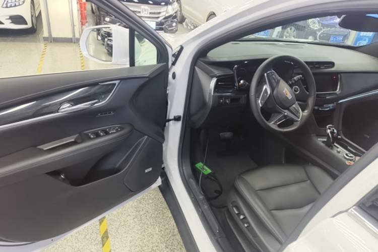 Used Cadillac XT5 2022 2.0T Two-Wheel Drive Luxury Version Driver Seat