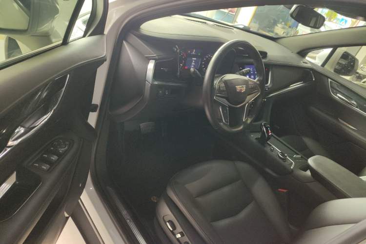 Used Cadillac XT5 2022 2.0T Two-Wheel Drive Luxury Version Driver Seat