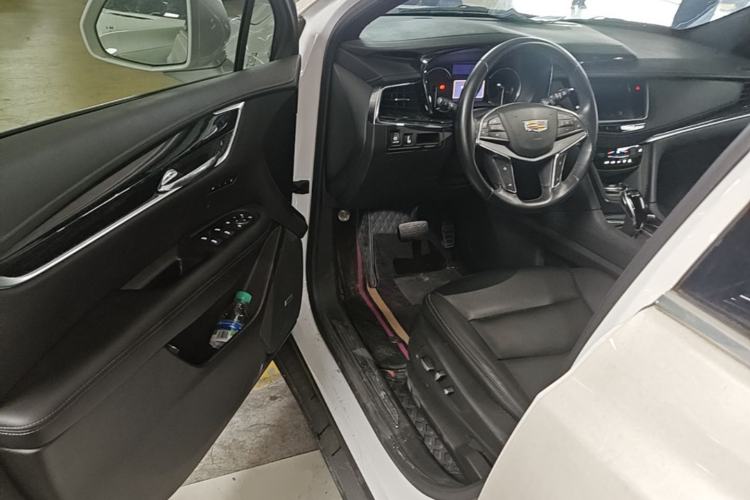 Used Cadillac XT5 2022 2.0T Two-Wheel Drive Luxury Version Driver Seat