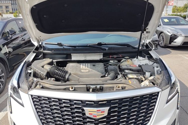 Used Cadillac XT5 2022 2.0T Two-Wheel Drive Luxury Version Engine Bay