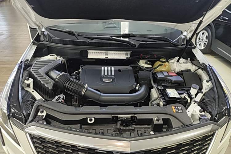 Used Cadillac XT5 2022 2.0T Two-Wheel Drive Luxury Version Engine Bay