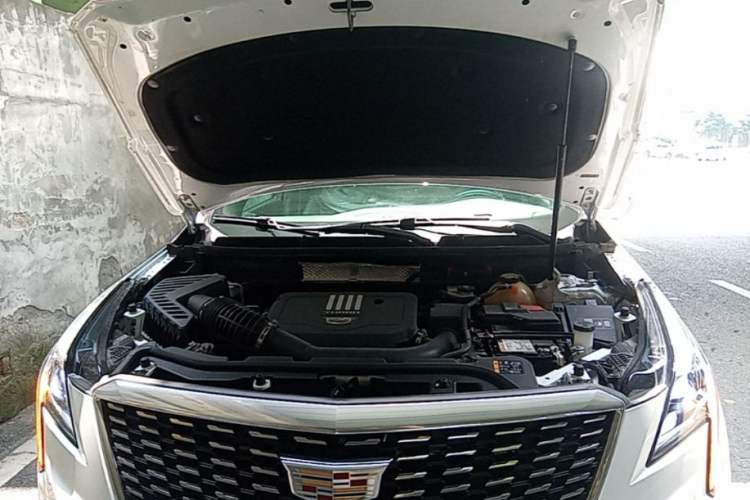 Used Cadillac XT5 2022 2.0T Two-Wheel Drive Luxury Version Engine Bay