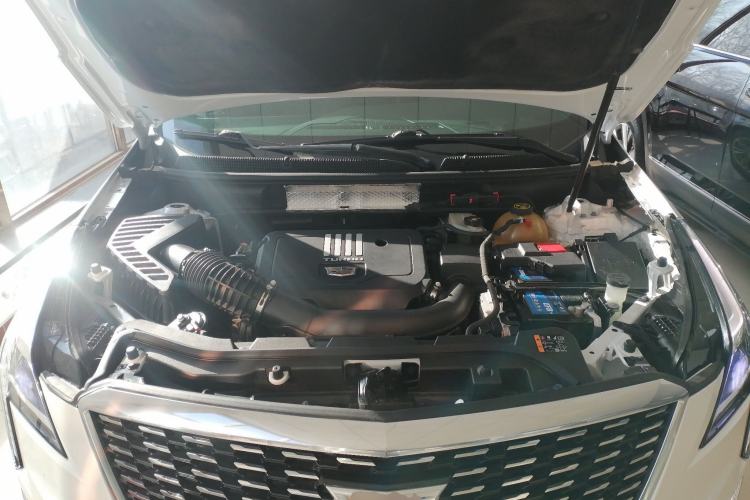 Used Cadillac XT5 2022 2.0T Two-Wheel Drive Luxury Version Engine Bay