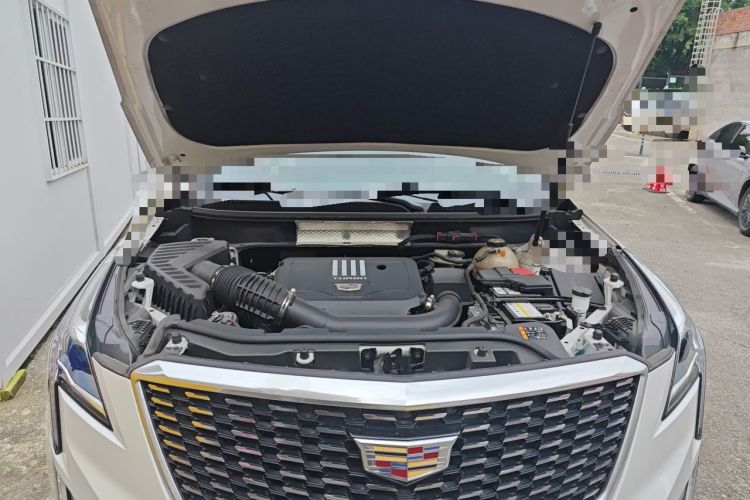 Used Cadillac XT5 2022 2.0T Two-Wheel Drive Luxury Version Engine Bay