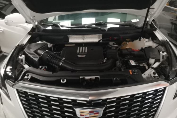 Used Cadillac XT5 2022 2.0T Two-Wheel Drive Luxury Version Engine Bay