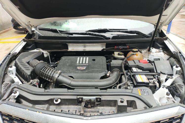 Used Cadillac XT5 2022 2.0T Two-Wheel Drive Luxury Version Engine Bay