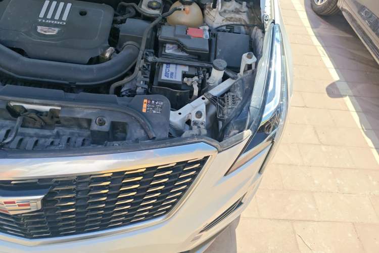 Used Cadillac XT5 2022 2.0T Two-Wheel Drive Luxury Version Engine Bay Left