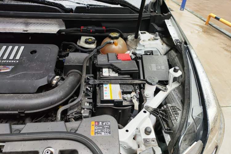 Used Cadillac XT5 2022 2.0T Two-Wheel Drive Luxury Version Engine Bay Left