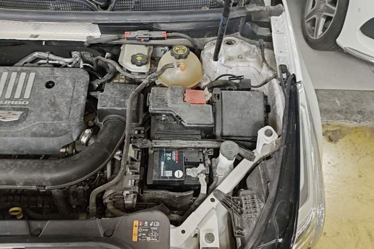 Used Cadillac XT5 2022 2.0T Two-Wheel Drive Luxury Version Engine Bay Left