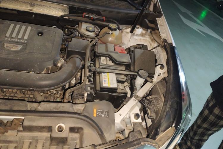 Used Cadillac XT5 2022 2.0T Two-Wheel Drive Luxury Version Engine Bay Left