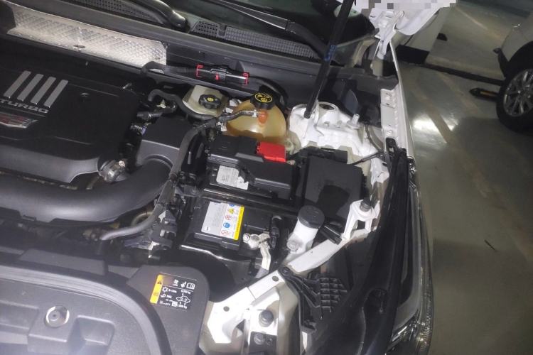 Used Cadillac XT5 2022 2.0T Two-Wheel Drive Luxury Version Engine Bay Left