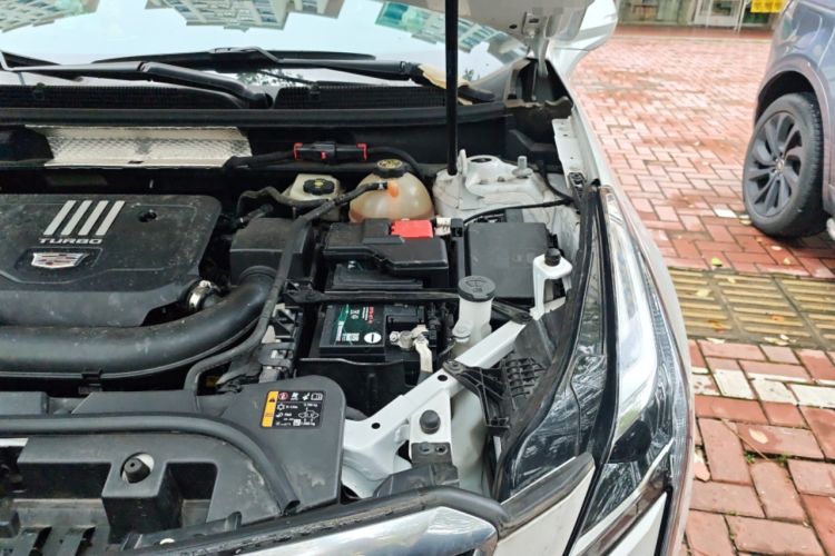 Used Cadillac XT5 2022 2.0T Two-Wheel Drive Luxury Version Engine Bay Left