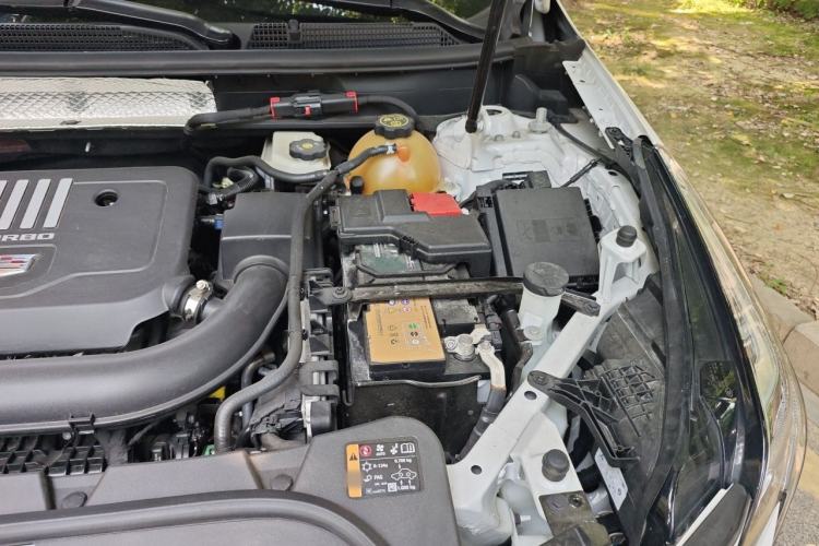 Used Cadillac XT5 2022 2.0T Four-Wheel Drive Luxury Version Engine Bay Left