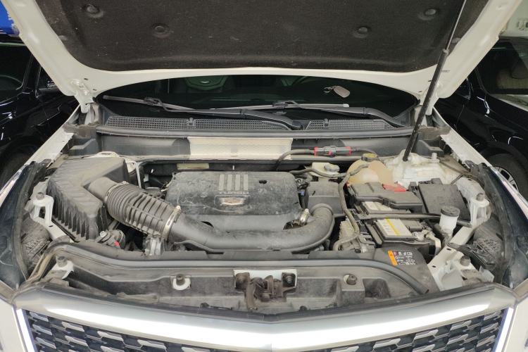 Used Cadillac XT5 2022 2.0T Two-Wheel Drive Luxury Version Engine Bay