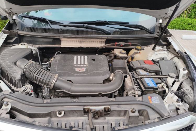 Used Cadillac XT5 2022 2.0T Four-Wheel Drive Luxury Version (Hummingbird Edition) Engine Bay